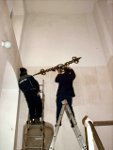 Anbringen der Urhzeiger im Turm der Forster Stadtkirche